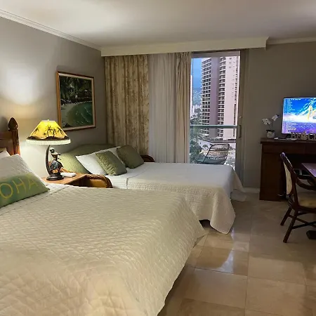 Aloha Gem Studio: Waikiki Retreat with High-Speed Wi-Fi